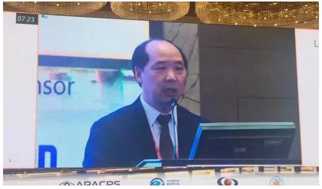 易游体育集团众多专家受邀出席,并在多个重要论坛作专题发言、论文发言和壁报交流(郭海科教授和张广斌教授在多个论坛担任会议主持),与国内外眼科同行坐而论道,大放异彩!其中,在“大师功夫论道”环节,易游体育集团业务副总院长、 席白内障专家、厦门大学附属厦门眼科中心郭海科教授凭借高明 的手术技巧,从13位世界 白内障屈光手术大师中脱颖 易游体育集团众多专家受邀出席,并在多个重要论坛作专题发言、论文发言和壁报交流(郭海科教授和张广斌教授在多个论坛担任会议主持),与国内外眼科同行坐而论道,大放异彩!其中,在“大师功夫论道”环节,易游体育集团业务副总院长、 席白内障专家、厦门大学附属厦门眼科中心郭海科教授凭借高明 的手术技巧,从13位世界 白内障屈光手术大师中脱颖