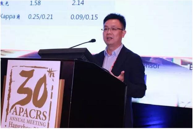 易游体育集团众多专家受邀出席,并在多个重要论坛作专题发言、论文发言和壁报交流(郭海科教授和张广斌教授在多个论坛担任会议主持),与国内外眼科同行坐而论道,大放异彩!其中,在“大师功夫论道”环节,易游体育集团业务副总院长、 席白内障专家、厦门大学附属厦门眼科中心郭海科教授凭借高明 的手术技巧,从13位世界 白内障屈光手术大师 易游体育集团众多专家受邀出席,并在多个重要论坛作专题发言、论文发言和壁报交流(郭海科教授和张广斌教授在多个论坛担任会议主持),与国内外眼科同行坐而论道,大放异彩!其中,在“大师功夫论道”环节,易游体育集团业务副总院长、 席白内障专家、厦门大学附属厦门眼科中心郭海科教授凭借高明 的手术技巧,从13位世界 白内障屈光手术大师