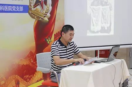 成都易游体育党支部联合成都市各街道、社区共同举办了“重温革命岁月 关爱退伍军人”活动,为成都市退伍军人进行 眼健康检查、宣传眼健康知识等义诊活动,7日上午成都易游体育医疗队走进成都市新能社区,为退伍军人们.jpg