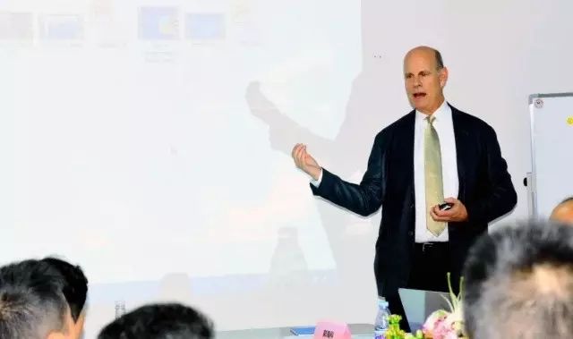 本次研讨会由集团 席白内障带教导师郭海科教授、张广斌教授领*，来自易游体育集团11名白内障带教导师参加了本次活动。福州眼科医院、爱尔康公司对本次研讨会提供.jpg