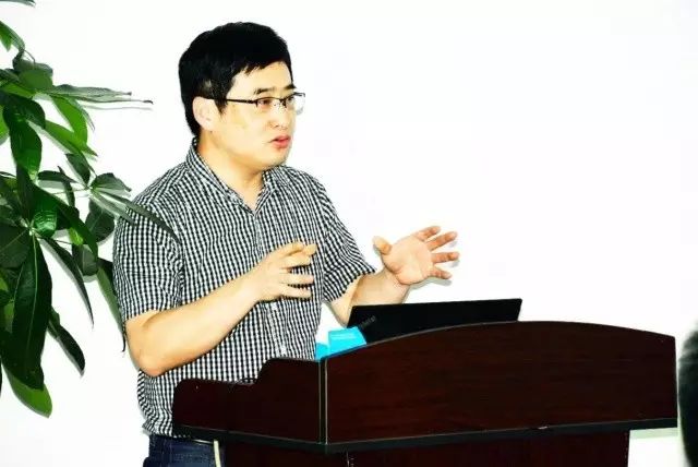 本次研讨会由集团 席白内障带教导师郭海科教授、张广斌教授领*，来自易游体育集团11名白内障带教导师参加了本次活动。福州眼科医院、爱尔康公司对本次研讨.jpg