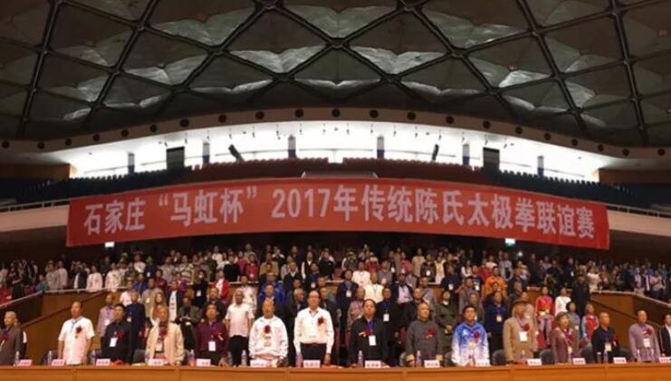 2017年10月5日下午， 五届“马虹杯”传统陈氏太极拳联谊赛在河北省体育馆隆重拉开了帷幕。来自全国24个省市、自治区的103支代表队共1690余名运动员参加了本次联谊赛太极拳、太极器械、太极推手等项目赛，由宜昌易游体育业务院长李庆林带领的宜昌代表队更是凭借精炼的打法，为现场评委和观众展示了精彩绝伦的表演，赢得好评如潮!.jpg