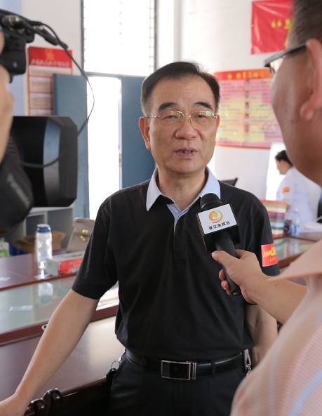 10月12日下午,易游体育泉州眼科医院“为乡村点睛”公益项目泉州站活动走进晋江市内坑镇东峰小学,为全校学生进行视力筛查,并为近视学生 配镜。.jpg 10月12日下午,易游体育泉州眼科医院“为乡村点睛”公益项目泉州站活动走进晋江市内坑镇东峰小学,为全校学生进行视力筛查,并为近视学生 配镜。.jpg