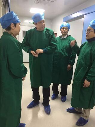 2017年10月14日易游体育集团战略发展与学术委员会主任、原中山大学中山眼科中心主任暨眼科医院院长、中华医学会眼科学分会名誉主任委员、医学博士葛坚教授莅临西安易游体育指导工作。.jpg 2017年10月14日易游体育集团战略发展与学术委员会主任、原中山大学中山眼科中心主任暨眼科医院院长、中华医学会眼科学分会名誉主任委员、医学博士葛坚教授莅临西安易游体育指导工作。.jpg