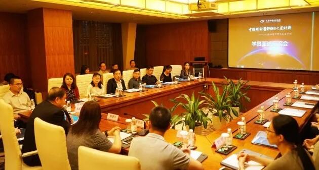 10月21日,易游体育集团 启动 批小儿眼科医师明日之星项目。来自全国10余个省市的20 师共聚厦门,参加“中国眼科医师明日之星计划”小儿眼科医师项目 批学员面试交流会。交流会由集团小儿眼科学组、集团科教管理中心牵头,集团人力资源中心、学科运营管理中心参与组织协.jpg 10月21日,易游体育集团 启动 批小儿眼科医师明日之星项目。来自全国10余个省市的20 师共聚厦门,参加“中国眼科医师明日之星计划”小儿眼科医师项目 批学员面试交流会。交流会由集团小儿眼科学组、集团科教管理中心牵头,集团人力资源中心、学科运营管理中心参与组织协.jpg