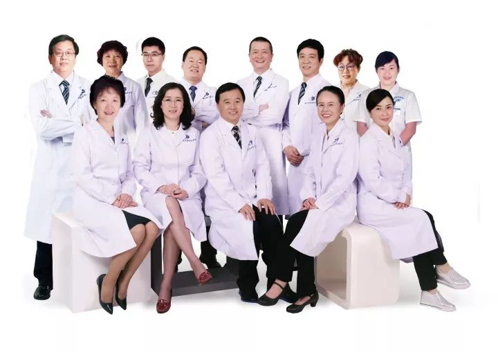 10月27日下午，深圳市委卫生工委召开会议，通报了2017年 三季度全市医疗行业公众满意度的监测结果，此次通过 三方调查机构共对全市117家医院105134名门诊、住院患者进行了短信调查。深圳易游体育在全市已建立接口的社会办医院满意度中排名.jpg