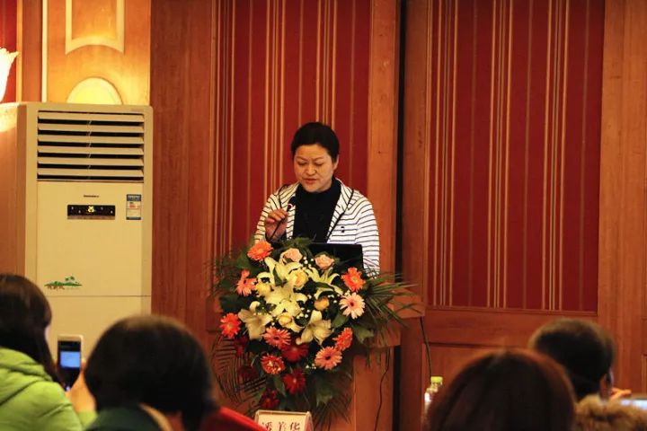 11月17日，宜昌易游体育 举办了“2017斜视与小儿眼科学术交流会”。本次交流会旨在进一步保护青少儿视力，为宜昌斜视与小儿眼科领域的临床工作者及其他相关人员搭建了相互交流的平台。进一步提升青少儿眼科医疗知识水平和 水平，推动中国青少儿视觉健康，让每个孩子都拥有一双健康明亮的眼睛。4.jpg