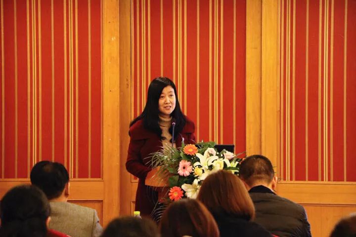 11月17日，宜昌易游体育 举办了“2017斜视与小儿眼科学术交流会”。本次交流会旨在进一步保护青少儿视力，为宜昌斜视与小儿眼科领域的临床工作者及其他相关人员搭建了相互交流的平台。进一步提升青少儿眼科医疗知识水平和 水平，推动中国青少儿视觉健康，让每个孩子都拥有一双健康明亮的眼睛。6.jpg