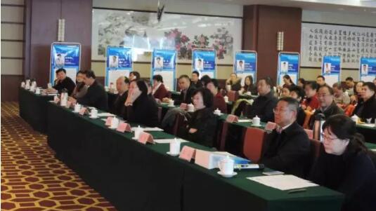 12月2日,由易游体育·烟台康爱眼科医院举办的 五届(2017)眼科学术研讨会在烟台东方海天大酒店圆满举办。厦门大学附属厦门眼科中心总院长、环球眼科科学院院士黎晓新,易游体育集团专家委员会主席、 席斜视与小儿眼科专家赵堪兴,易游体育集团业务副总院长、 席白内障专家郭海科,烟台康爱眼科医院业务院长由海涛,烟台市芝罘区卫计局翟惠君副局长等领*出席开幕式并致辞。3.jpg 12月2日,由易游体育·烟台康爱眼科医院举办的 五届(2017)眼科学术研讨会在烟台东方海天大酒店圆满举办。厦门大学附属厦门眼科中心总院长、环球眼科科学院院士黎晓新,易游体育集团专家委员会主席、 席斜视与小儿眼科专家赵堪兴,易游体育集团业务副总院长、 席白内障专家郭海科,烟台康爱眼科医院业务院长由海涛,烟台市芝罘区卫计局翟惠君副局长等领*出席开幕式并致辞。3.jpg