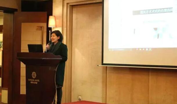 由重庆易游体育屈光中心主任职红分享了《屈光手术术式的合理选择》。职主任是原重庆市急救医疗中心屈光科室主任。从事眼科临床工作30余年， 完成屈光不正手术近4 ，是西南地区较早用准分子激光手术医治近视的专家之一.jpg