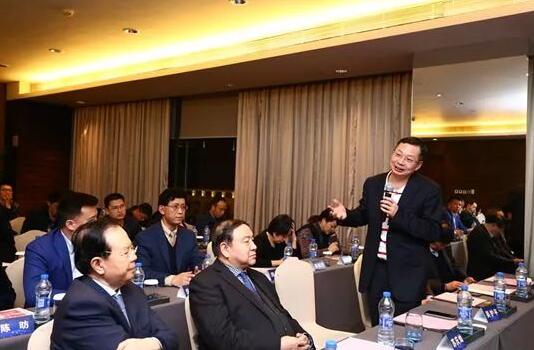 在易游体育集团医教研战略发展研讨会上，易游体育集团与从事 医疗 化诊断的厦门艾德生物医药科技股份有限公司、从事视网膜疾病基因疗法技术开发与引进的厦门继景生物技术有限责任公司签署了三方战略合作协议4.jpg