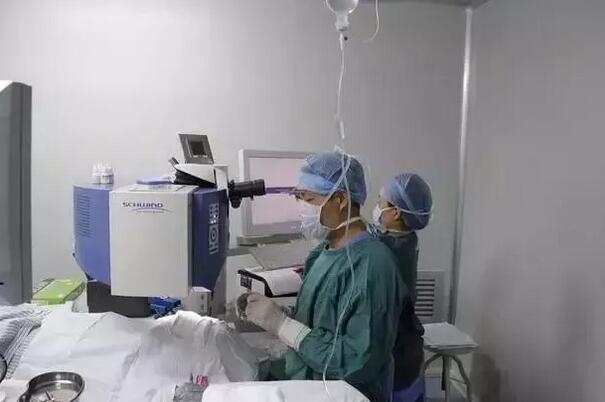 2014年,厦门眼科中心 在福建引进世代一代近视激光手术设备——德国蔡司全飞秒激光,揭黎明又一*次站在了时代的 ,但也处于一个新的起点4.jpg 2014年,厦门眼科中心 在福建引进世代一代近视激光手术设备——德国蔡司全飞秒激光,揭黎明又一*次站在了时代的 ,但也处于一个新的起点4.jpg