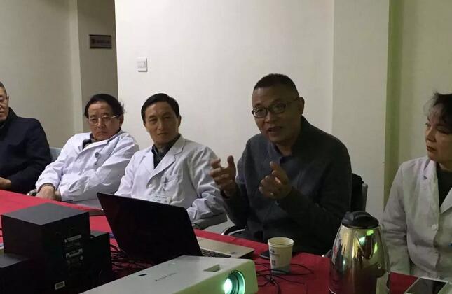 1月11日,出名泌尿外科专家、四川大学华西医院医教部部长张卫东教授,应邀来到成都易游体育,对医院在院专家、骨干医师、护士长等开展医疗安全管理培训讲座。2.jpg 1月11日,出名泌尿外科专家、四川大学华西医院医教部部长张卫东教授,应邀来到成都易游体育,对医院在院专家、骨干医师、护士长等开展医疗安全管理培训讲座。2.jpg