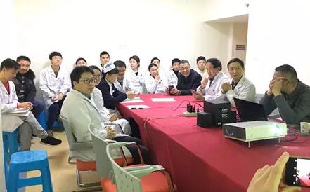 1月11日,出名泌尿外科专家、四川大学华西医院医教部部长张卫东教授,应邀来到成都易游体育,对医院在院专家、骨干医师、护士长等开展医疗安全管理培训讲座。3.jpg 1月11日,出名泌尿外科专家、四川大学华西医院医教部部长张卫东教授,应邀来到成都易游体育,对医院在院专家、骨干医师、护士长等开展医疗安全管理培训讲座。3.jpg