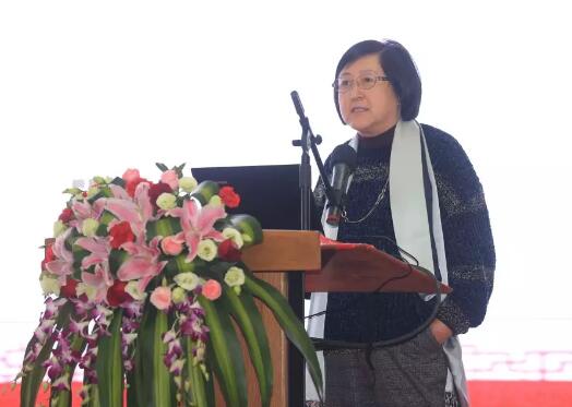 2017年是厦门大学附属厦门眼科中心璀璨夺目的一年,2017我们不仅迎来了20周年院庆,还在医教研等方面取得丰硕成果。门诊量达40多 人次,手术量5 人次,并且顺利通过了国家药物临床试验机构(GCP)资格认定。满怀丰收的喜悦,我们挥手作别砥砺奋进的2017,阔步迈入华章初展的2018。2.jpg 2017年是厦门大学附属厦门眼科中心璀璨夺目的一年,2017我们不仅迎来了20周年院庆,还在医教研等方面取得丰硕成果。门诊量达40多 人次,手术量5 人次,并且顺利通过了国家药物临床试验机构(GCP)资格认定。满怀丰收的喜悦,我们挥手作别砥砺奋进的2017,阔步迈入华章初展的2018。2.jpg