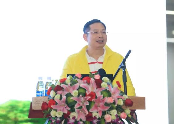 2017年是厦门大学附属厦门眼科中心璀璨夺目的一年,2017我们不仅迎来了20周年院庆,还在医教研等方面取得丰硕成果。门诊量达40多 人次,手术量5 人次,并且顺利通过了国家药物临床试验机构(GCP)资格认定。满怀丰收的喜悦,我们挥手作别砥砺奋进的2017,阔步迈入华章初展的2018。3.jpg 2017年是厦门大学附属厦门眼科中心璀璨夺目的一年,2017我们不仅迎来了20周年院庆,还在医教研等方面取得丰硕成果。门诊量达40多 人次,手术量5 人次,并且顺利通过了国家药物临床试验机构(GCP)资格认定。满怀丰收的喜悦,我们挥手作别砥砺奋进的2017,阔步迈入华章初展的2018。3.jpg