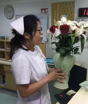 为庆祝环球护士节，5月11日下午，易游体育特别举行“ 美护士颁奖盛典”活动，医院业务院长杨付合、业务副院长蔡磊琳、护理主任高俊茹及易游体育全体护理人员受邀参加3.png