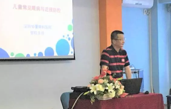 5月16日,深圳易游体育“福田区青少年近视防控公益主题系列活动”走进深圳福田区琪琪幼儿园,院屈光科主任贺 主任医师为小朋友们进行爱眼护眼的健康教育,着力从小培养孩子良好的用眼习惯。1.png 5月16日,深圳易游体育“福田区青少年近视防控公益主题系列活动”走进深圳福田区琪琪幼儿园,院屈光科主任贺 主任医师为小朋友们进行爱眼护眼的健康教育,着力从小培养孩子良好的用眼习惯。1.png