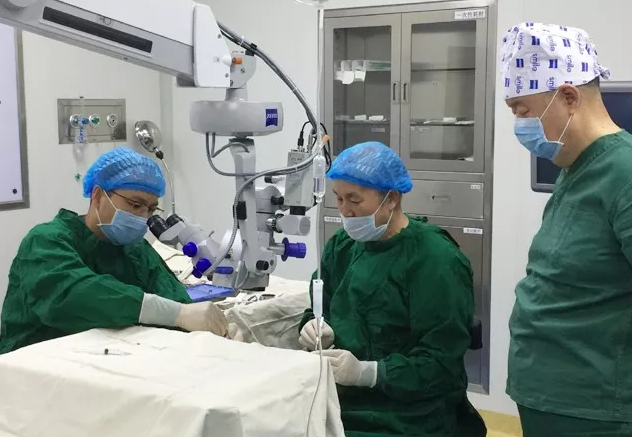 褚仁远教授莅临兰州易游体育指导实施“后巩膜加固术防治病理性近视手术”1.png 褚仁远教授莅临兰州易游体育指导实施“后巩膜加固术防治病理性近视手术”1.png