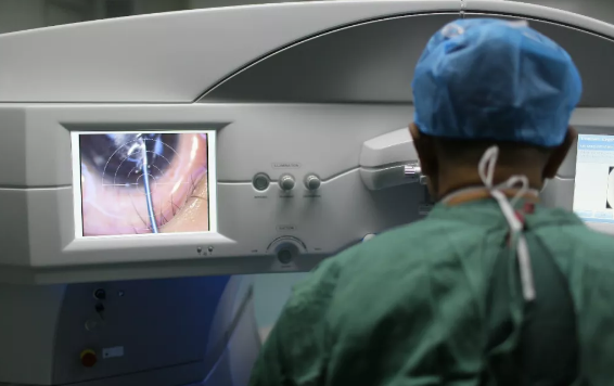 合肥名人眼科医院“摆脱束缚,放肆微笑”易游体育屈光医生见面会4.png 合肥名人眼科医院“摆脱束缚,放肆微笑”易游体育屈光医生见面会4.png