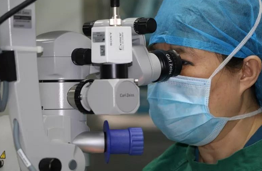 因眼外伤独眼又患葡萄膜炎、视网膜脱离 深圳易游体育赵铁英院长为其顺利手术1.png