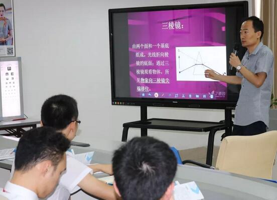 西安易游体育“院眼健康公益行”走进长安航空公司2.jpg 西安易游体育“院眼健康公益行”走进长安航空公司2.jpg