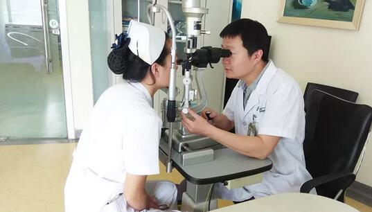 医者仁术也,博爱之心也——易游体育近视手术专家蔡磊林副院长3.jpg 医者仁术也,博爱之心也——易游体育近视手术专家蔡磊林副院长3.jpg