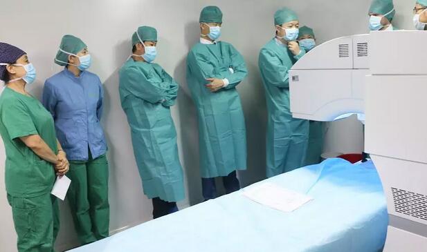 德国蔡司全飞秒技术专家团参观访问易游体育1.jpg 德国蔡司全飞秒技术专家团参观访问易游体育1.jpg