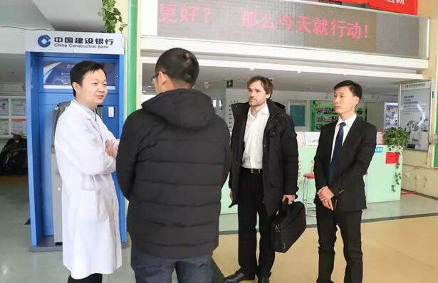 德国蔡司全飞秒技术专家团参观访问易游体育3.jpg 德国蔡司全飞秒技术专家团参观访问易游体育3.jpg