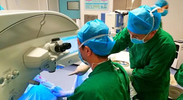 佛山易游体育屈光手术中心张弛医生:我在易游体育的光明之路3.jpg 佛山易游体育屈光手术中心张弛医生:我在易游体育的光明之路3.jpg