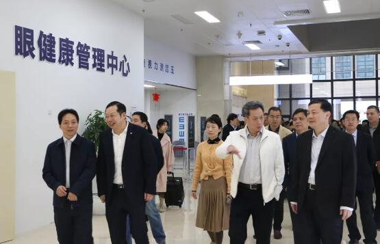厦门市湖里区四套班子走进厦门大学附属厦门眼科中心五缘院区调研1.jpg 厦门市湖里区四套班子走进厦门大学附属厦门眼科中心五缘院区调研1.jpg