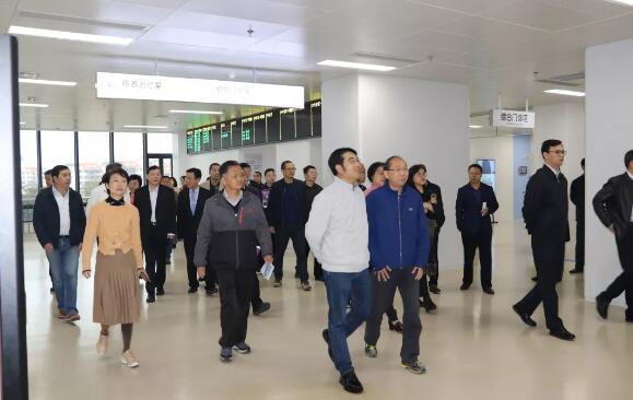厦门市湖里区四套班子走进厦门大学附属厦门眼科中心五缘院区调研2.jpg