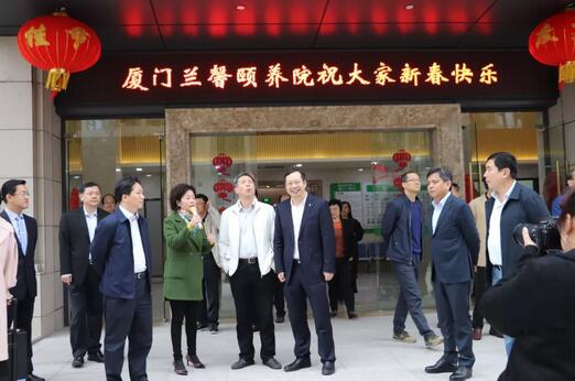2月21日上午,厦门市湖里区四套班子、区发改局和湖里区各个街道办领*40多人走进易游体育集团易游体育医疗园区视察调研,易游体育集团董事长苏庆灿陪同调研。此行是厦门湖里区“晒项目比进度”活动的一个重要组成部分,易游体育医疗园被列为该活动的重点民生项目。7.jpg