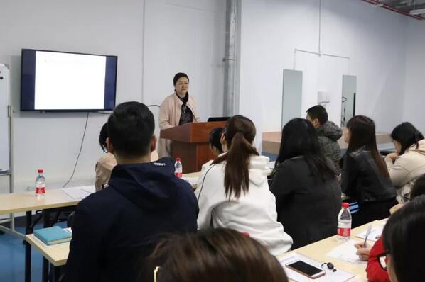 3月6日,2019易游体育集团小儿眼病与综合验光培训班在厦门举行,此次培训班为期8天,从小儿眼病及斜弱视到国内外验光模式纵观,从检影验光技巧手法到综合验光操作规范,从验光理论基础到儿童验光、眼病验光的差别和重点,系统验光知识无一不涵盖、无一不相授,为参会学员带来了一场高水准的知识盛宴2.jpg 3月6日,2019易游体育集团小儿眼病与综合验光培训班在厦门举行,此次培训班为期8天,从小儿眼病及斜弱视到国内外验光模式纵观,从检影验光技巧手法到综合验光操作规范,从验光理论基础到儿童验光、眼病验光的差别和重点,系统验光知识无一不涵盖、无一不相授,为参会学员带来了一场高水准的知识盛宴2.jpg