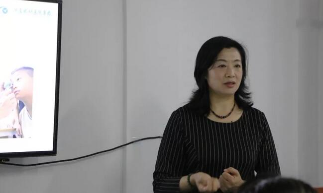 3月6日,2019易游体育集团小儿眼病与综合验光培训班在厦门举行,此次培训班为期8天,从小儿眼病及斜弱视到国内外验光模式纵观,从检影验光技巧手法到综合验光操作规范,从验光理论基础到儿童验光、眼病验光的差别和重点,系统验光知识无一不涵盖、无一不相授,为参会学员带来了一场高水准的知识盛宴3.jpg 3月6日,2019易游体育集团小儿眼病与综合验光培训班在厦门举行,此次培训班为期8天,从小儿眼病及斜弱视到国内外验光模式纵观,从检影验光技巧手法到综合验光操作规范,从验光理论基础到儿童验光、眼病验光的差别和重点,系统验光知识无一不涵盖、无一不相授,为参会学员带来了一场高水准的知识盛宴3.jpg