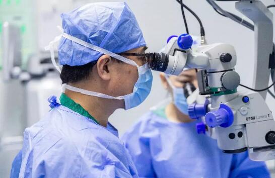 白内障患者顺利进行复明手术后 家属在朋友圈感谢青岛易游体育1.jpg 白内障患者顺利进行复明手术后 家属在朋友圈感谢青岛易游体育1.jpg