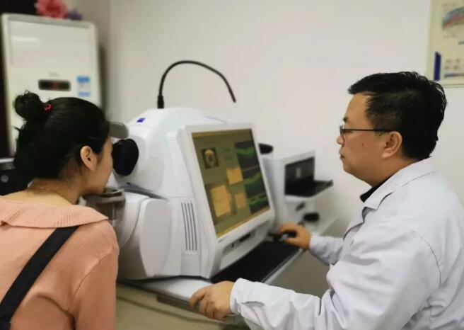 青岛易游体育引进蔡司广角血管OCT AngioPlex，造福黄斑变性、糖网病等眼底病患者1.jpg