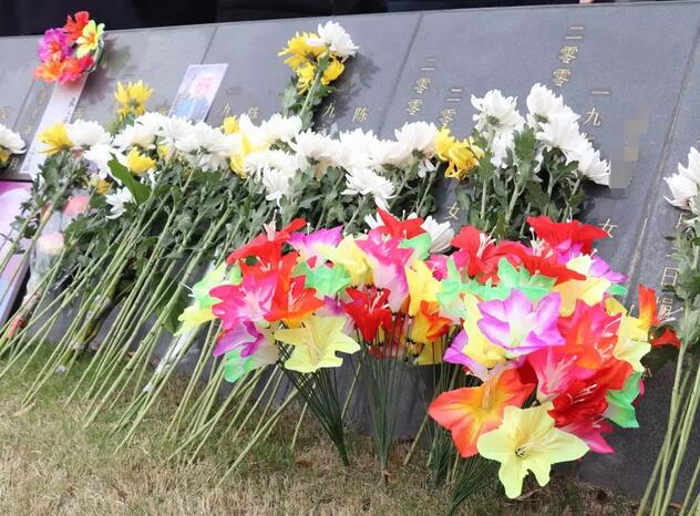 让另一个生命、光明得以延续——清明前夕厦门眼科中心缅怀角膜捐献者2.jpg 让另一个生命、光明得以延续——清明前夕厦门眼科中心缅怀角膜捐献者2.jpg