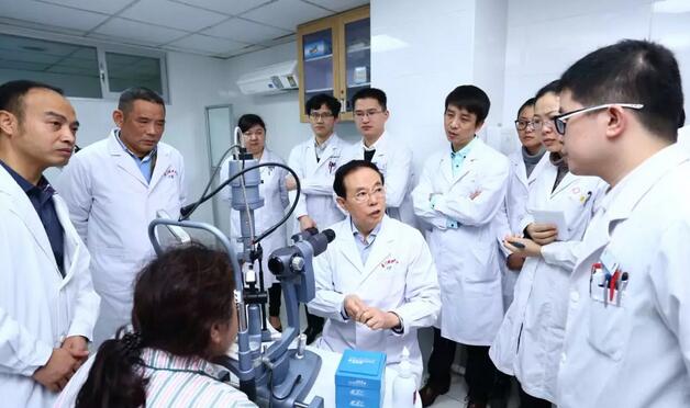 让另一个生命、光明得以延续——清明前夕厦门眼科中心缅怀角膜捐献者5.jpg 让另一个生命、光明得以延续——清明前夕厦门眼科中心缅怀角膜捐献者5.jpg