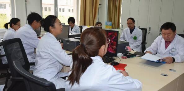 甘肃中医药大学附属兰州眼科中心(兰州易游体育)为慕名从内蒙专程赶来的王女士进行眼肿瘤手术1.jpg 甘肃中医药大学附属兰州眼科中心(兰州易游体育)为慕名从内蒙专程赶来的王女士进行眼肿瘤手术1.jpg