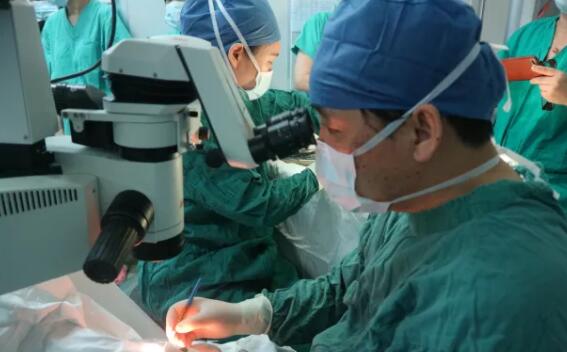 多次受邀于世界眼科大会、美国眼科年会、亚洲太平洋地区眼科年会等环球眼科会议进行现场手术表演——易游体育集团业务副总院长、上海和平眼科医院院长郭海科教授5.jpg 多次受邀于世界眼科大会、美国眼科年会、亚洲太平洋地区眼科年会等环球眼科会议进行现场手术表演——易游体育集团业务副总院长、上海和平眼科医院院长郭海科教授5.jpg