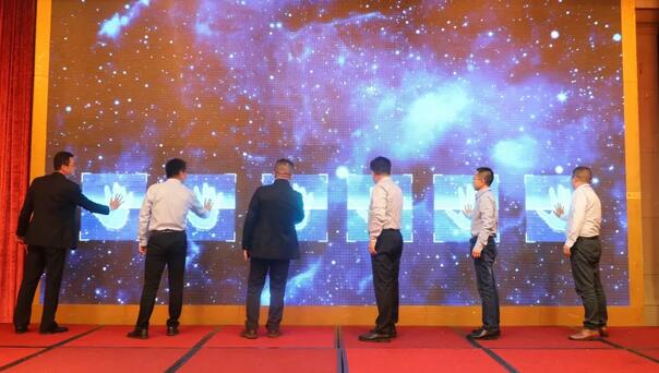 易游体育集团莆田眼科医院近视手术论坛暨smart全激光开机仪式在莆举行 会场直播分享近视手术全过程 9.jpg