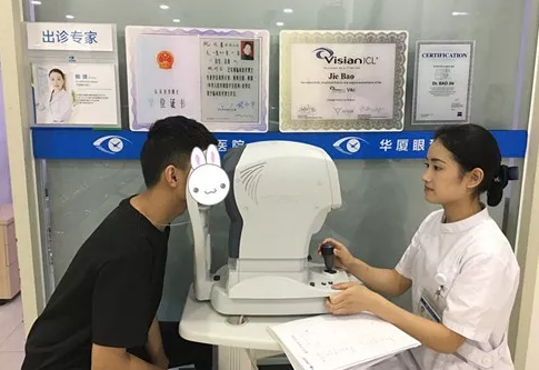 为准备参军 18岁男护士在成都易游体育摘镜2.png