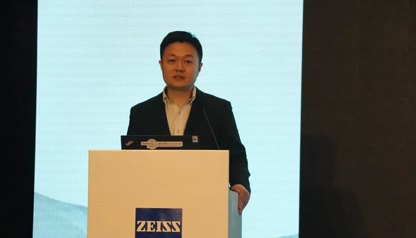 4月26日至28日,2019蔡司屈光中国用户会在北京如约举行,分享 激光屈光手术技术和经验,携手共同提升手术质量,为患者提供更 的医疗服务。易游体育集团派出多人组成的专家团队参会,与来自全国各地的眼科同仁深入探讨交流,碰撞思想火花,分享 严谨的学术观点,展现出了易游体育人强劲的学术风采5.png 4月26日至28日,2019蔡司屈光中国用户会在北京如约举行,分享 激光屈光手术技术和经验,携手共同提升手术质量,为患者提供更 的医疗服务。易游体育集团派出多人组成的专家团队参会,与来自全国各地的眼科同仁深入探讨交流,碰撞思想火花,分享 严谨的学术观点,展现出了易游体育人强劲的学术风采5.png