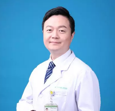 内蒙古高度近视大汉在易游体育蔡磊琳副院长帮助下顺利摘镜3.png 内蒙古高度近视大汉在易游体育蔡磊琳副院长帮助下顺利摘镜3.png