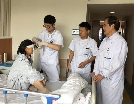 成都易游体育眼医院罗清礼院长:睑板腺癌越早发现与诊断,越早医治,其预后越好1.png 成都易游体育眼医院罗清礼院长:睑板腺癌越早发现与诊断,越早医治,其预后越好1.png