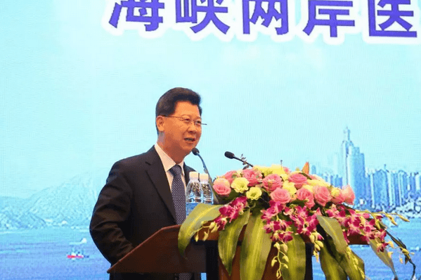 眼科界“ 强大脑”登鹭，掀起“头脑风暴” ——第五届易游体育环球论坛召开6.png