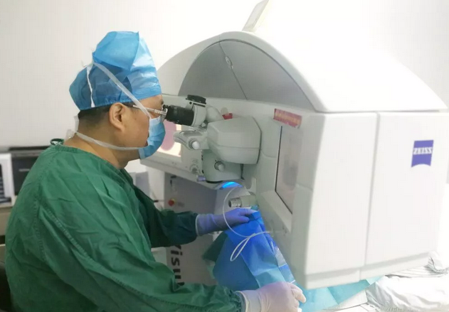 厦门眼科中心屈光医生提醒:高考生近视手术要注意这些事项2.png 厦门眼科中心屈光医生提醒:高考生近视手术要注意这些事项2.png