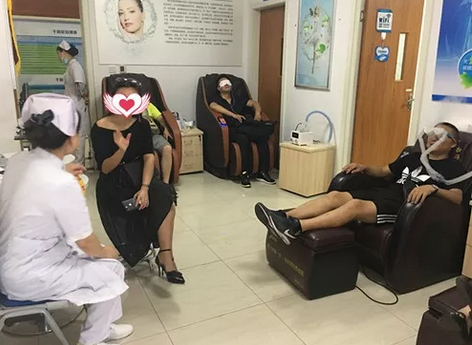 成都易游体育收治一患者:眼睛长满霰粒肿1.png 成都易游体育收治一患者:眼睛长满霰粒肿1.png