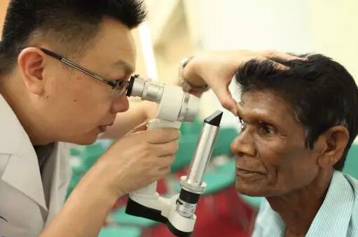 厦门眼科中心张广斌教授获中国医师协会“白求恩式好医生提名奖”4.jpg 厦门眼科中心张广斌教授获中国医师协会“白求恩式好医生提名奖”4.jpg